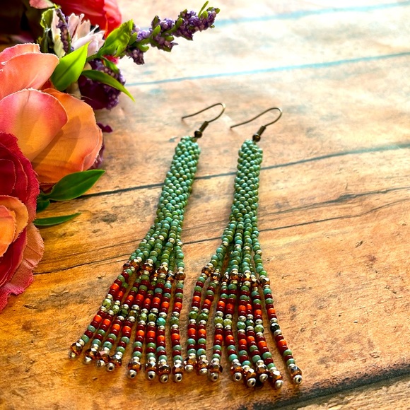Twister beaded earring - Picture 4 of 5